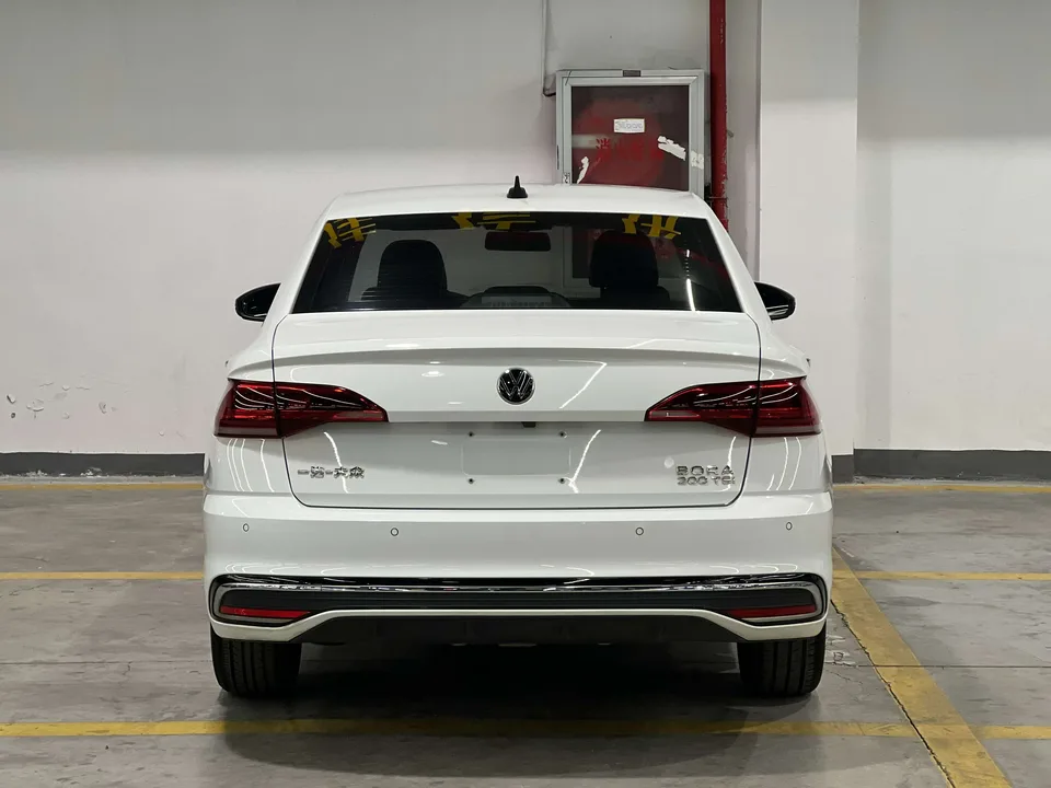 Volkswagen Bora Bora 2023 200TSI DSG Joy Edition 2023 — thumbnail 2