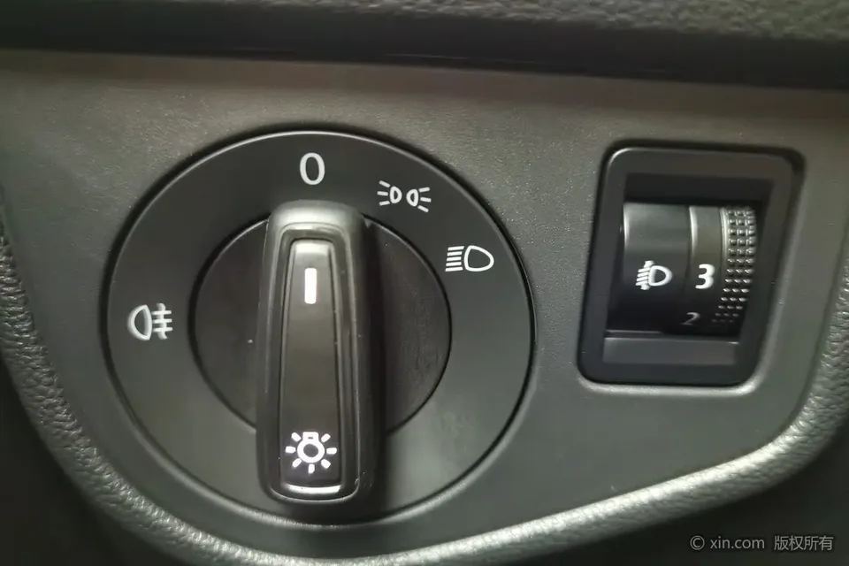 Volkswagen Polo facelift Plus 1.5L Automatic Indulgence Edition 2023 — миниатюра 4