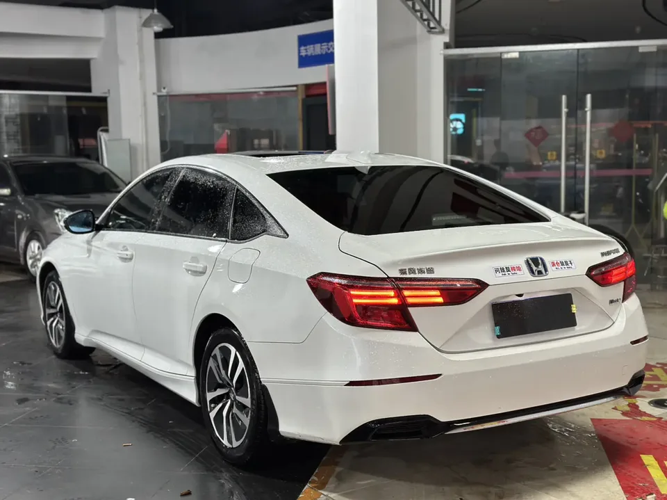 Honda Inspire 2022 Insignia Hybrid 2.0L Pure Elegant Edition 2022 — миниатюра 4