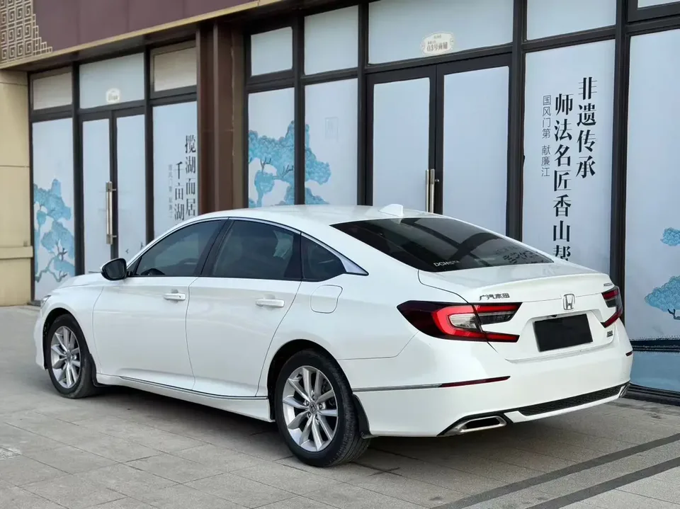Honda Accord Accord 2022 260TURBO Deluxe Edition 2023 — миниатюра 4