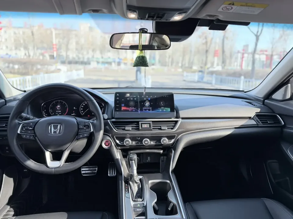 Honda Accord 2022 Accord 260TURBO Fantasy Night Premium Edition 2022 — миниатюра 4