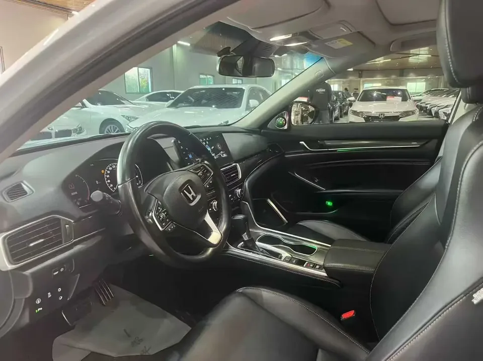 Honda Accord 2022 Accord 260TURBO Fantasy Night Premium Edition 2022 — миниатюра 3