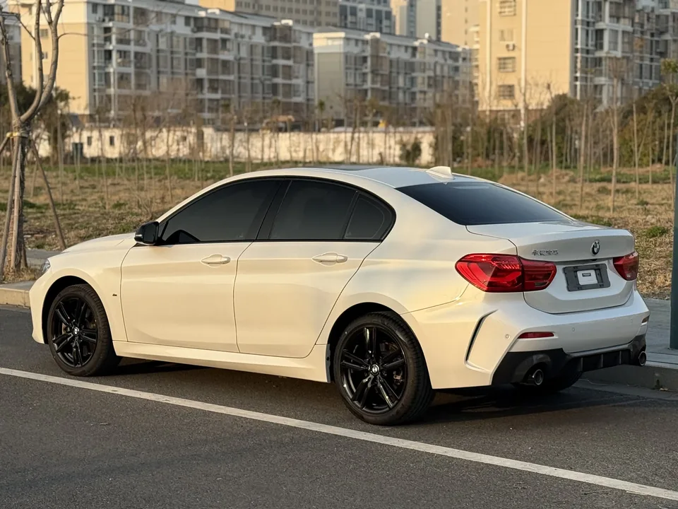 BMW 1 Series BMW 1 Series 2021 125i M Sport Night Edition 2022 — миниатюра 3