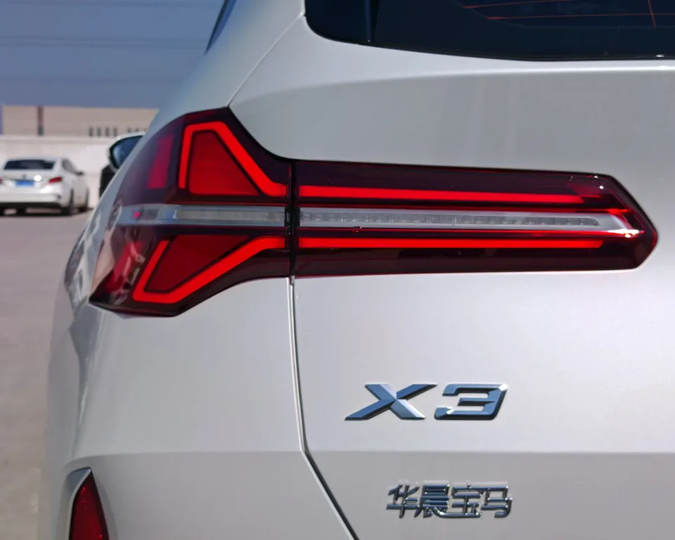 BMW X3 X3 2025 25L xDrive Luxury Package 2025 — thumbnail 3