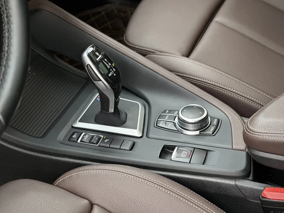 BMW X1 facelift sDrive25Li Leading Edition 2022 — миниатюра 4