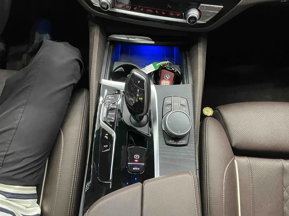 BMW 5 Series 5 Series 2022 third facelift 530Li exclusive M sports package 2023 — thumbnail 4