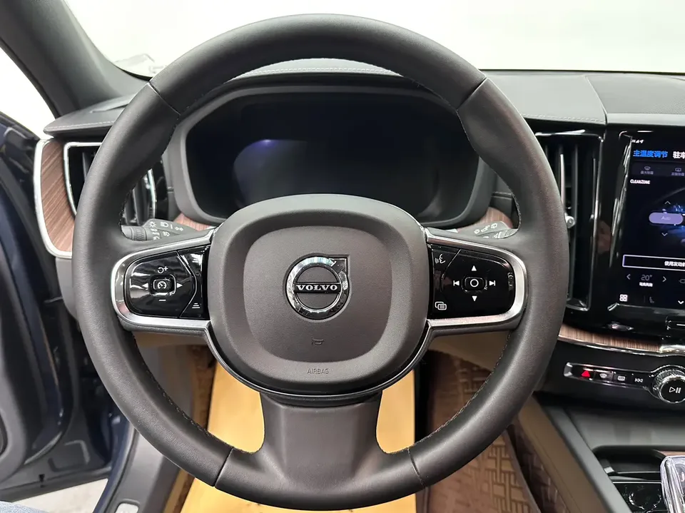 Volvo XC60 Volvo XC60 2024 B5 4WD Zhiyuan Deluxe Edition 2023 — миниатюра 4