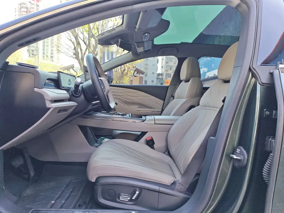 Geely Galaxy Star 8 PHEV 130km EM-i Premium Edition 2025 — миниатюра 5