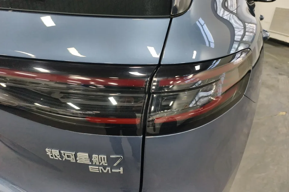 Geely Galaxy Starship 7 EM-i Galaxy Starship 7 EM-i 2025 120KM Pilot Edition 2025 — миниатюра 5
