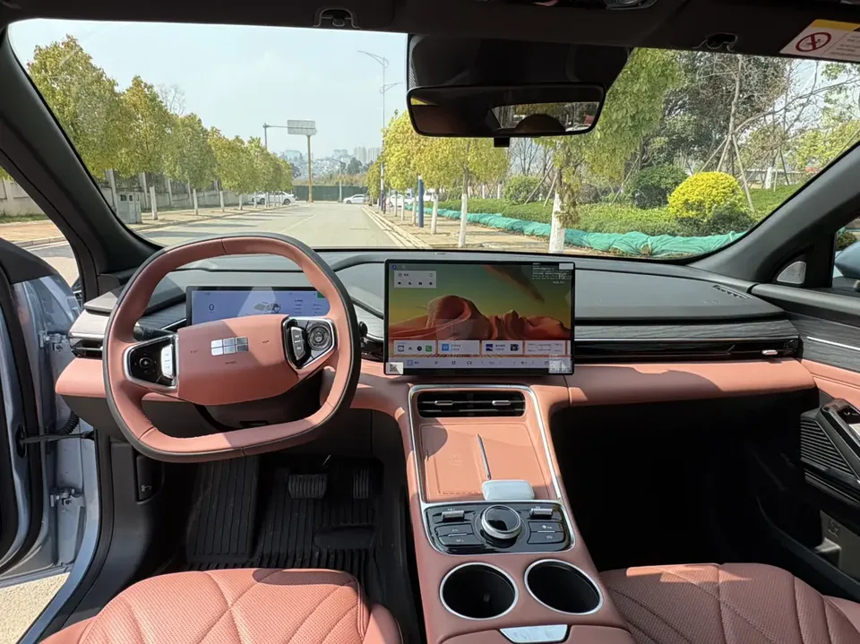 Geely Galaxy L6 1.5 EM-i DHT 140KM Long-distance Edition 2025 — миниатюра 5
