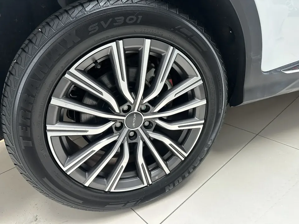 Jetour Jietu X70 PLUS Jietu X70 PLUS 2023 JETOUR X70 PLUS 2023 1.5T DCT Brave PLUS 5-seater 2024 — thumbnail 4