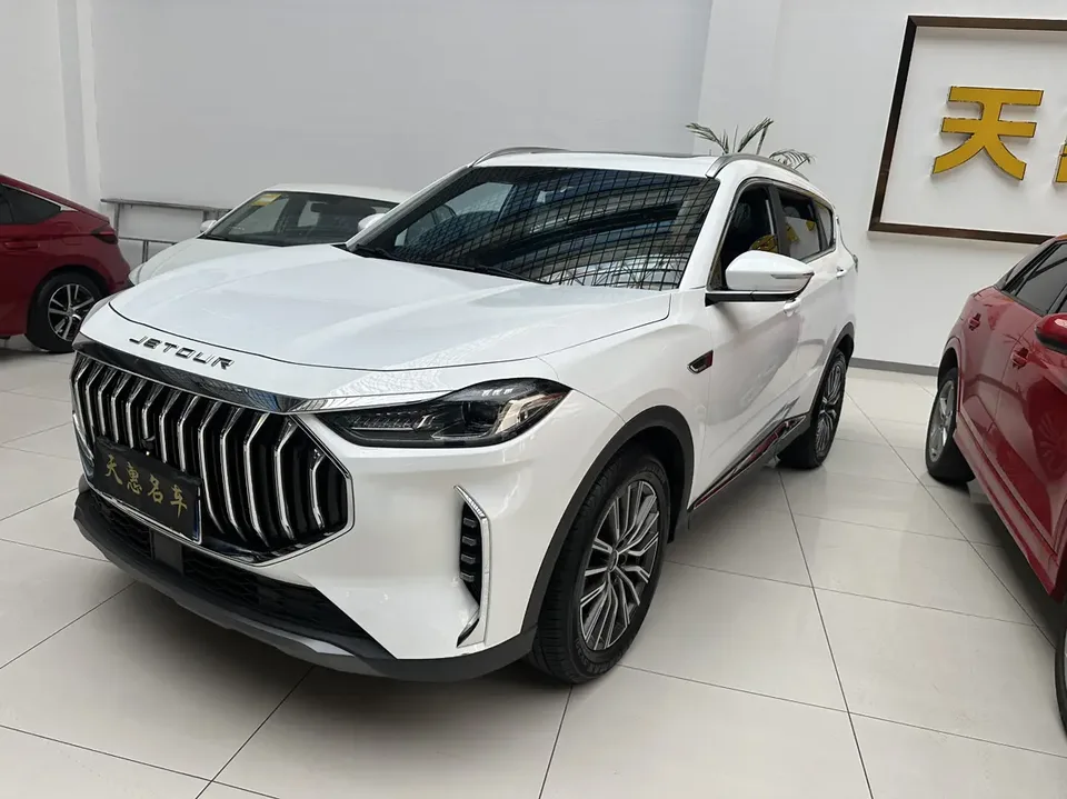 Jetour Jietu X70 PLUS Jietu X70 PLUS 2023 JETOUR X70 PLUS 2023 1.5T DCT Brave PLUS 5-seater 2024 — photo 1, buy with delivery to Moscow