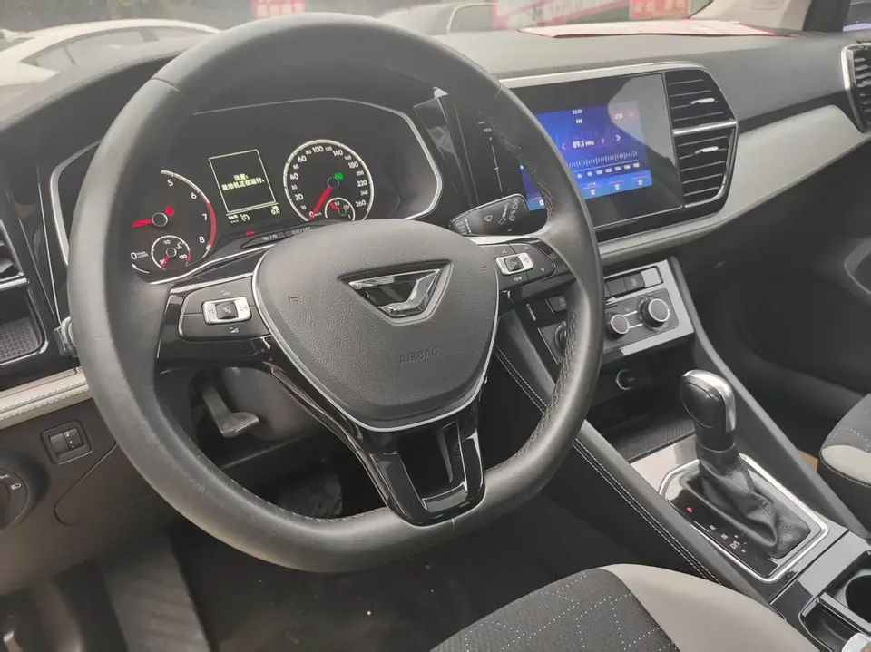 Jetta VS7 280TSI Automatic Honor Edition 2023 — миниатюра 2