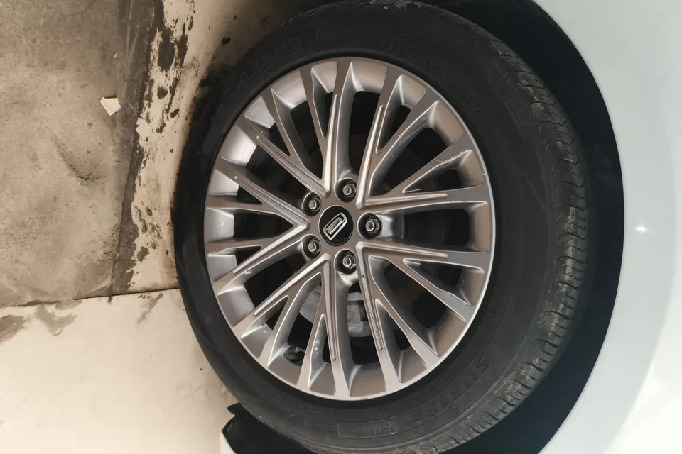 FAW Bestune B70 Besturn B70 2022 third generation 1.5T automatic enjoyment model 2024 — thumbnail 3