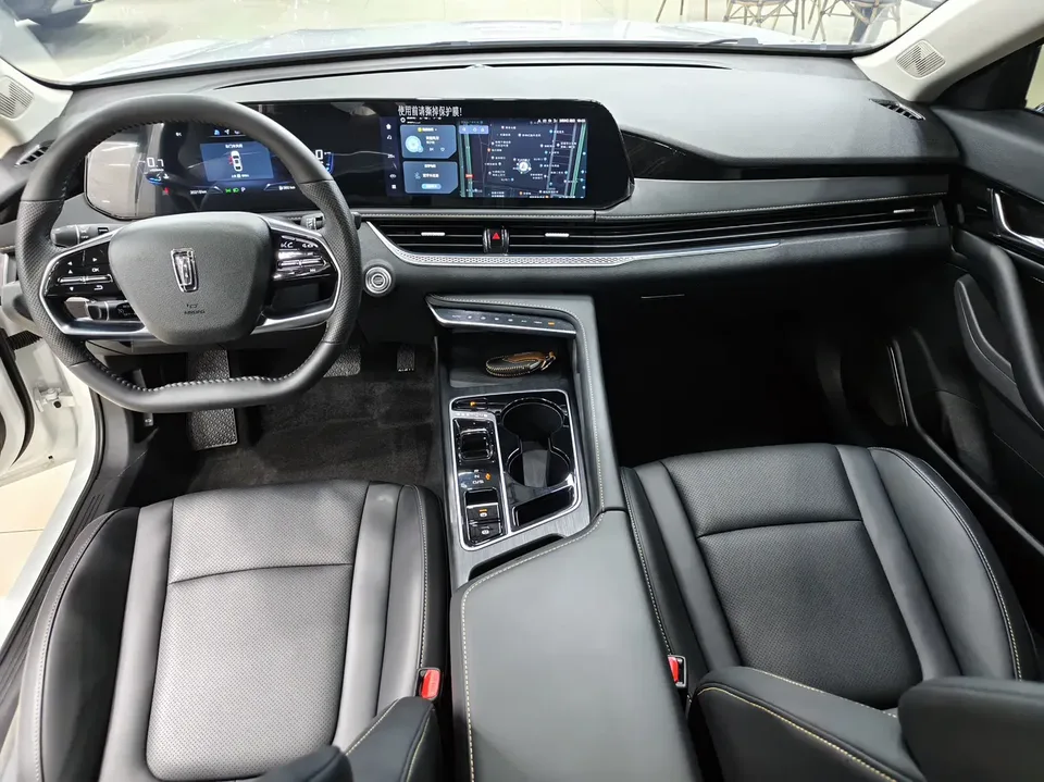 FAW Bestune B70 Bestune B70 2025 Dragon Glory Edition 1.5T Enjoyment Edition 2025 — миниатюра 2