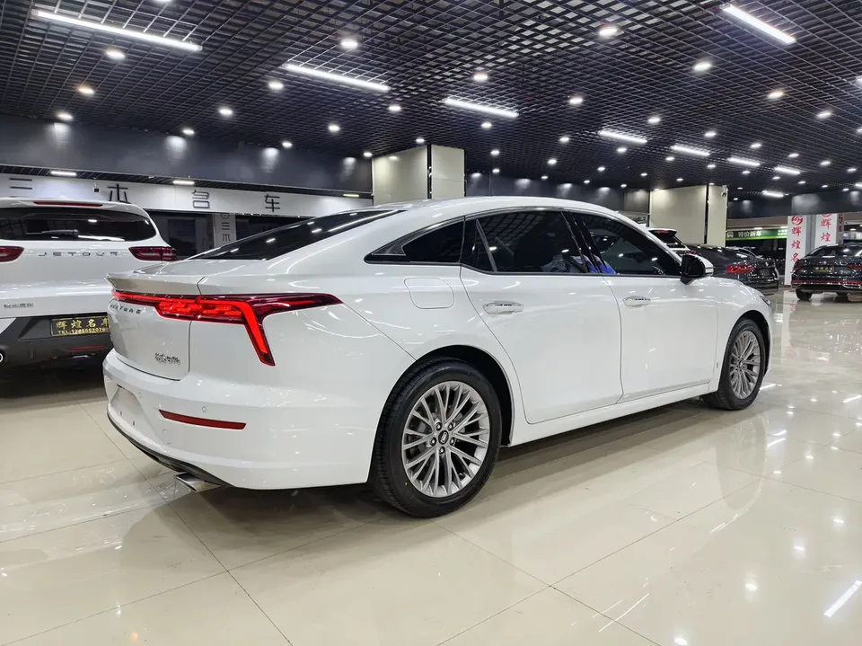 FAW Bestune B70 Bestune B70 2025 Dragon Glory Edition 1.5T Enjoyment Edition 2025 — миниатюра 4