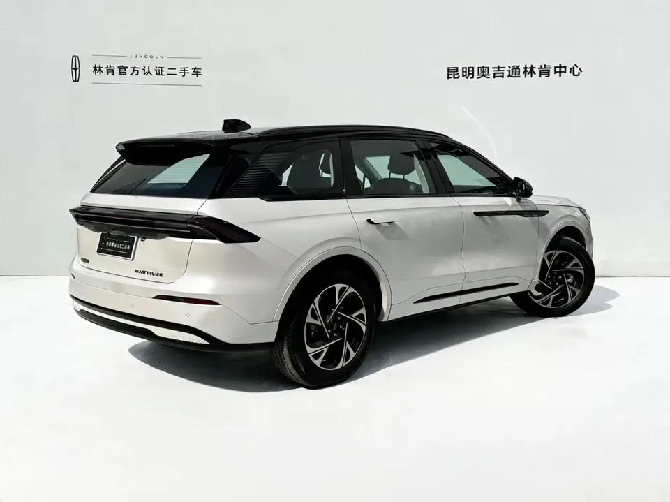 Lincoln Navigator Navigator 2025 facelift 2.0T four-wheel drive luxury hybrid version 2025 — thumbnail 2