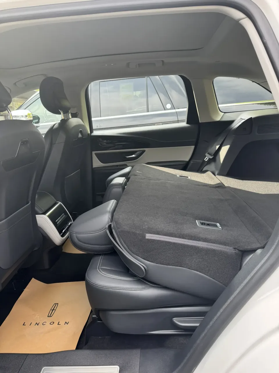 Lincoln Navigator Navigator 2025 facelift 2.0T four-wheel drive luxury hybrid version 2025 — thumbnail 5