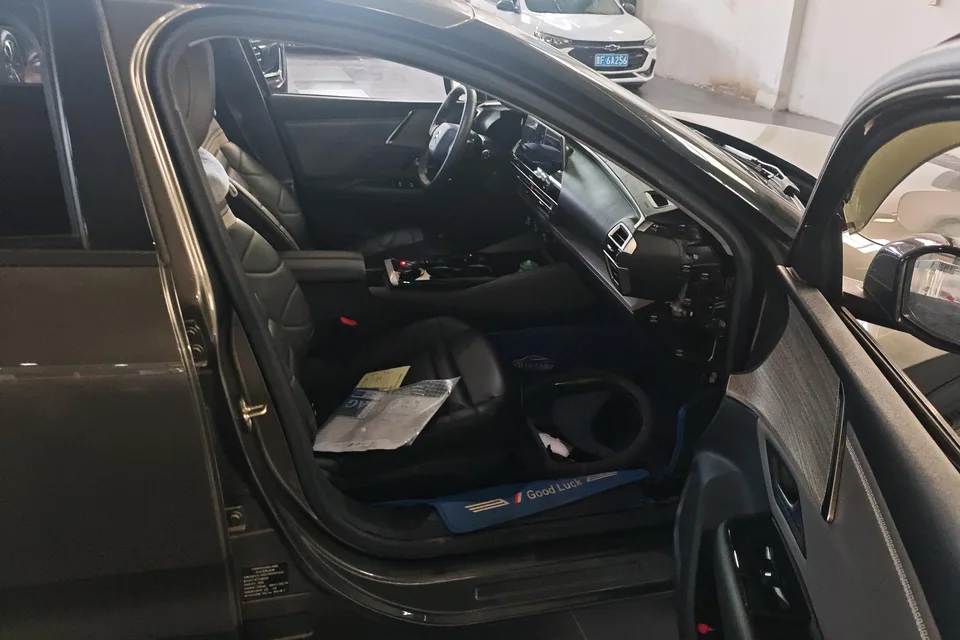 Citroen Versailles C5 X 1.6T Enjoy Extraordinary 2023 — миниатюра 3