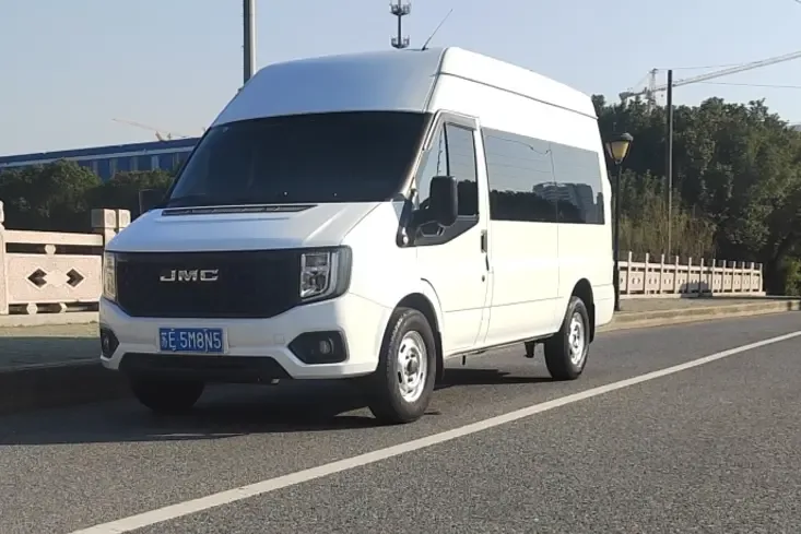 Jiangling Fushun 2.0T manual diesel mid-axle mid-roof commercial multi-purpose passenger car with 7 seats 2023 — фото 1, купить с доставкой в Москву