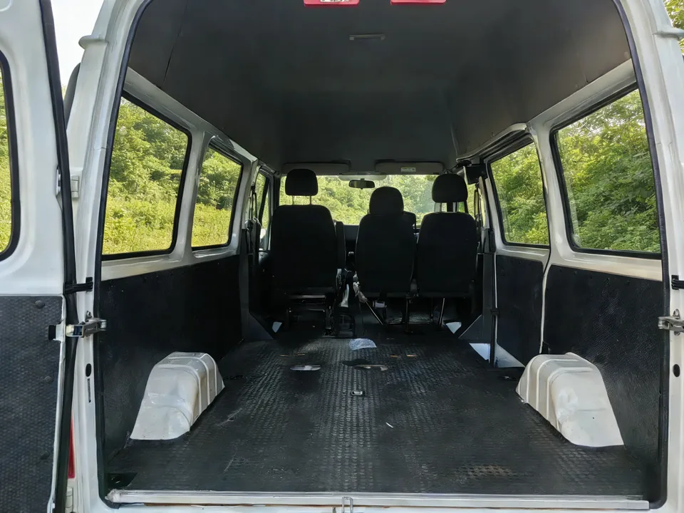 Jiangling Teshun 2.8T Space King Taurus Short Axis Medium High Top 6 Seater Diesel National VI JX493 2022 — миниатюра 4