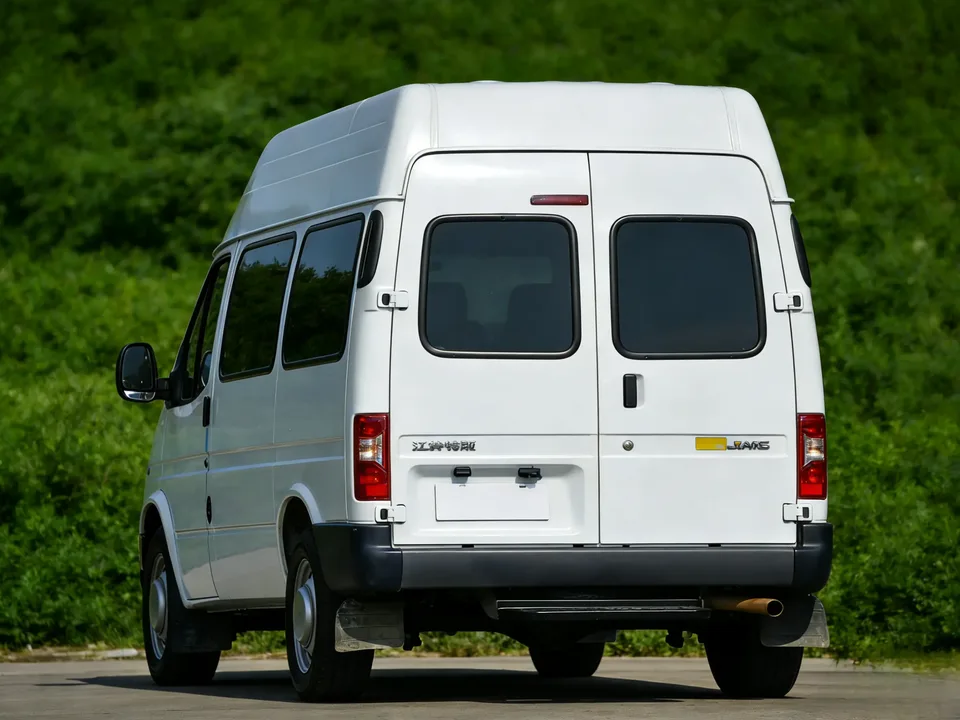 Jiangling Teshun 2.8T Space King Taurus Short Axis Medium High Top 6 Seater Diesel National VI JX493 2022 — миниатюра 5