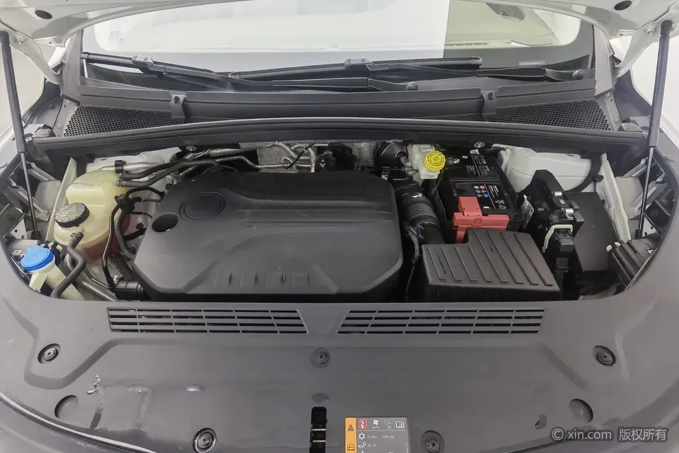 Roewe iMAX8 400TGI Premium Edition 2023 — миниатюра 2