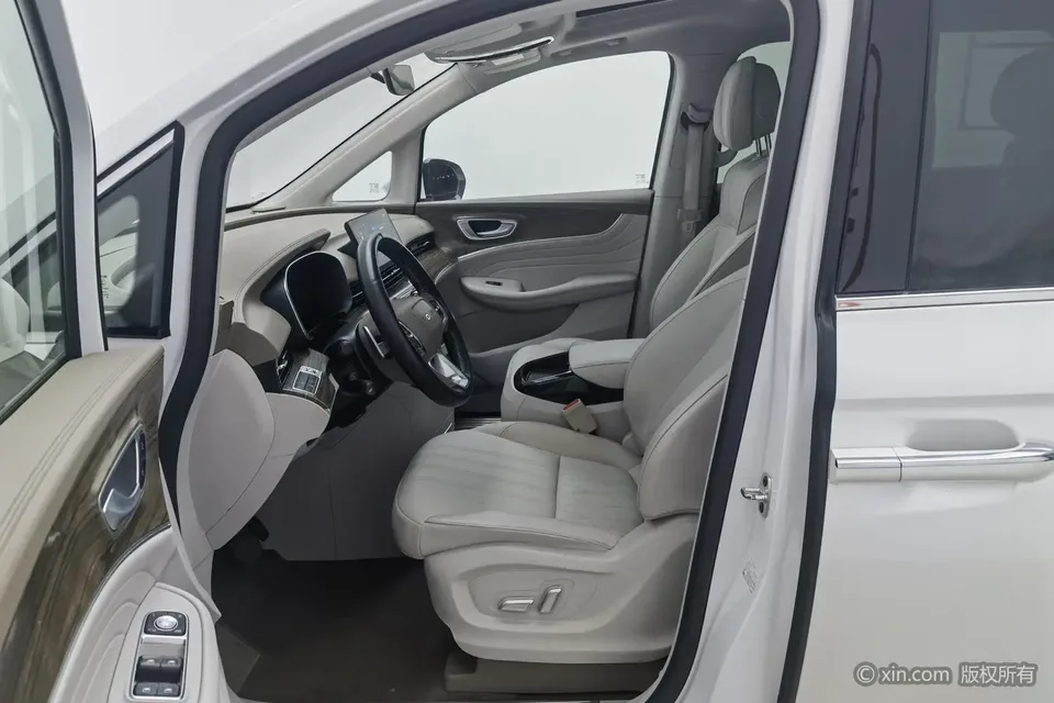 Roewe iMAX8 400TGI Premium Edition 2023 — миниатюра 5
