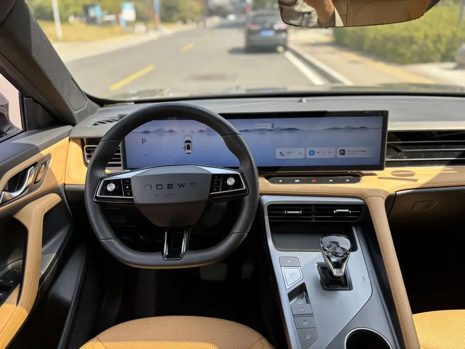 Roewe RX5 Roewe RX5 2023 Luxury Sliding Screen Edition 2025 — миниатюра 3