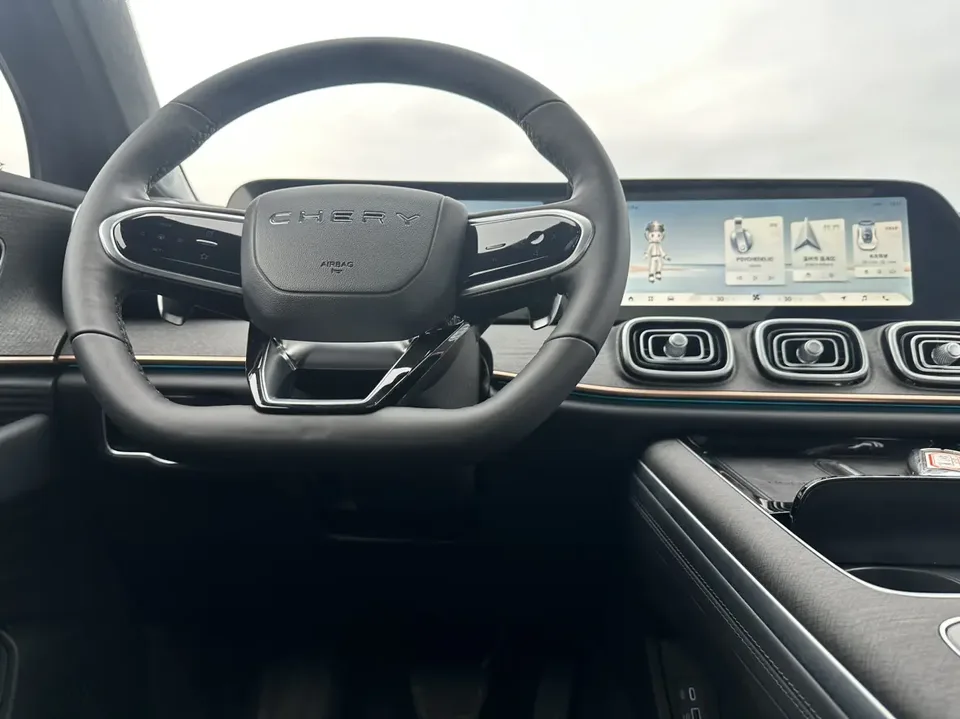 Chery Tiggo 9 2.0T DCT 2WD Luxury Edition 7 Seaters 2023 — миниатюра 4