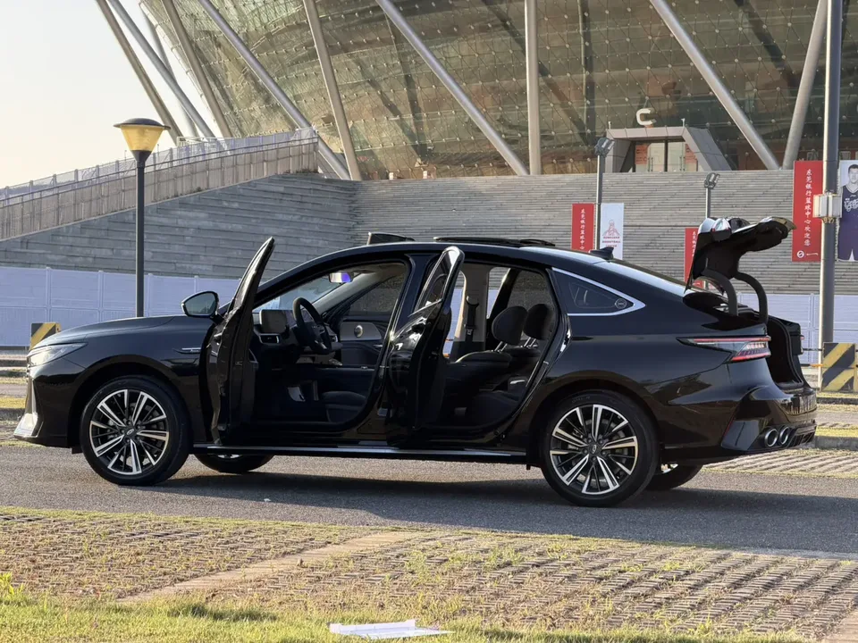 Chery Arrizo 8 1.6TGDI DCT Intelligent 2026 — миниатюра 3