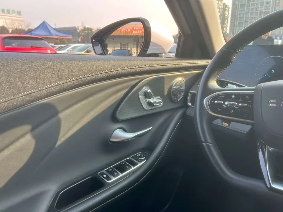 Chery Arrizo 8 1.6TGDI DCT Elegant 2023 — миниатюра 4