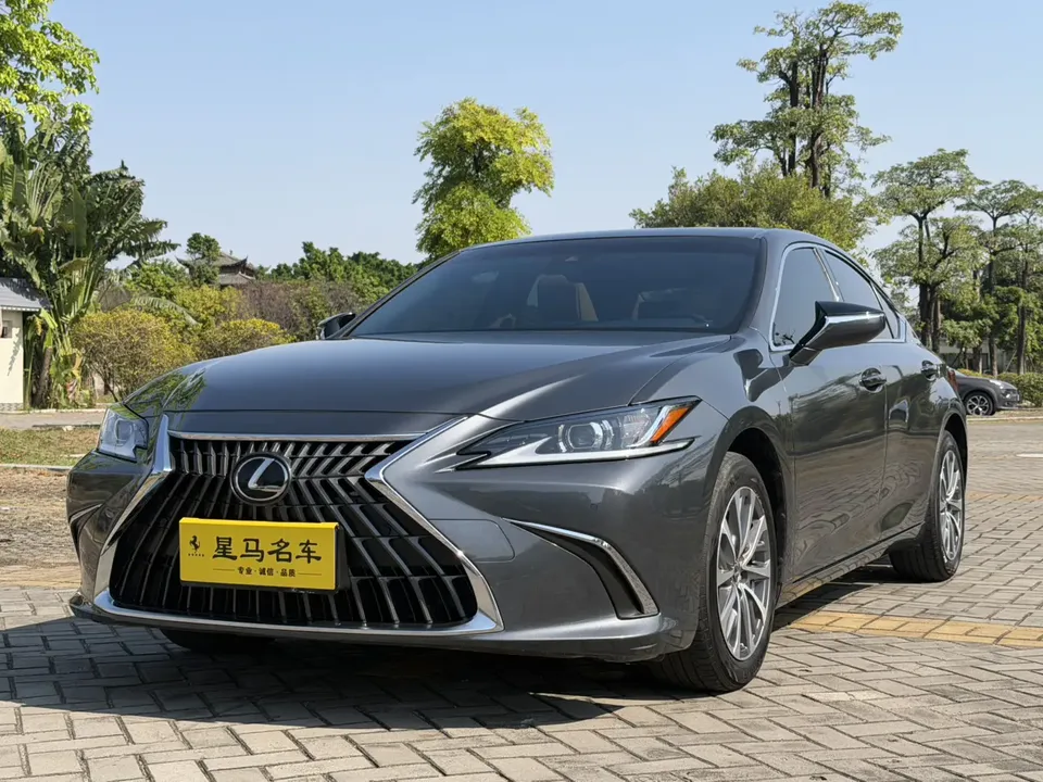 Lexus ES 2022