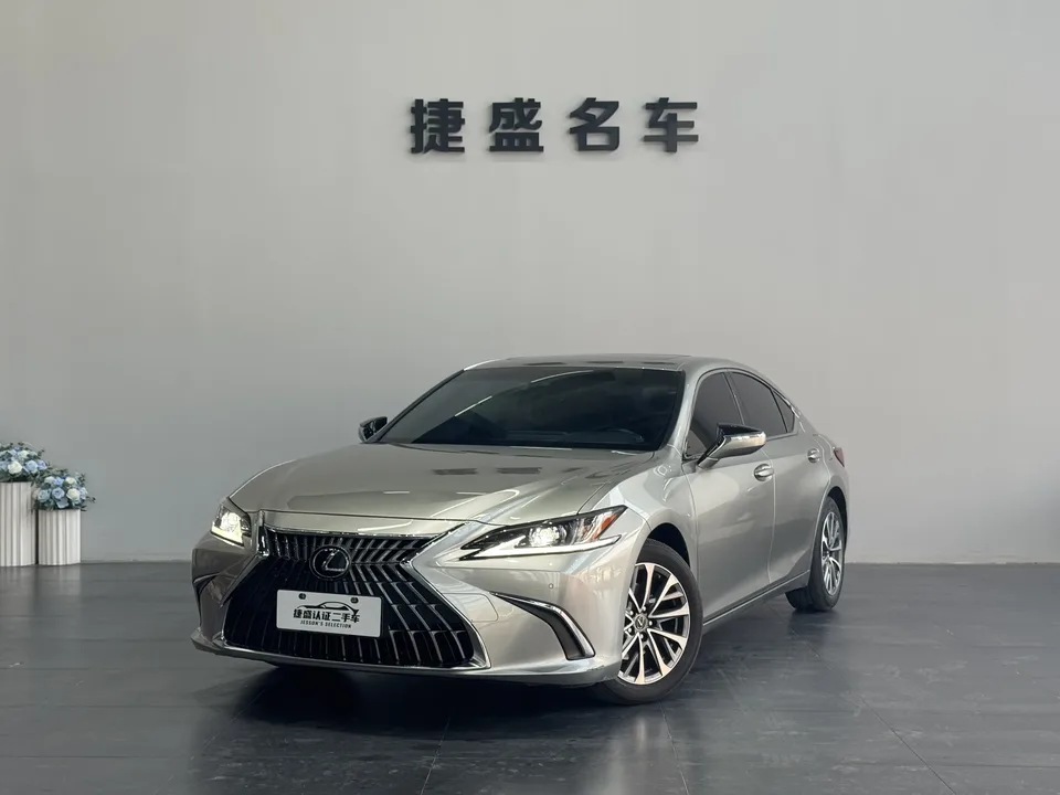 Lexus ES 2022