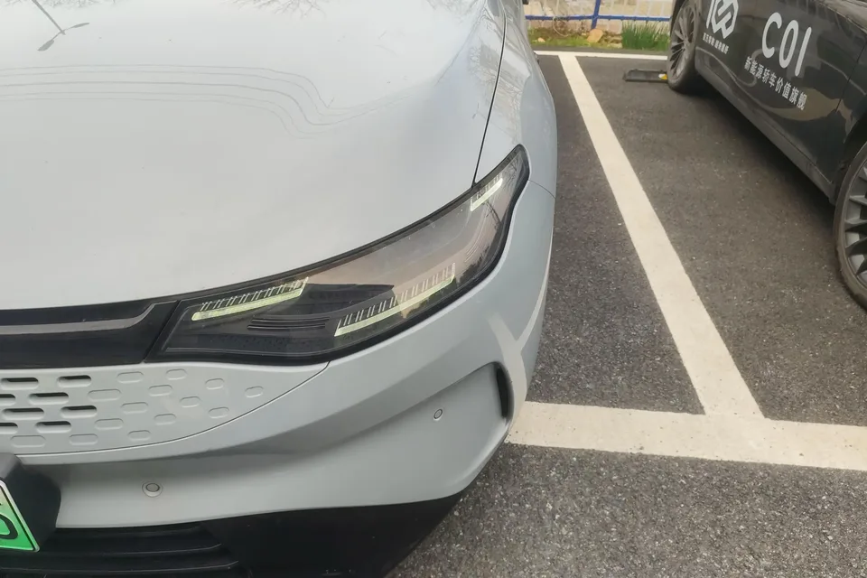 Leapmotor Zero running C01 Extended Range 316 Premium Edition 2024 — миниатюра 2