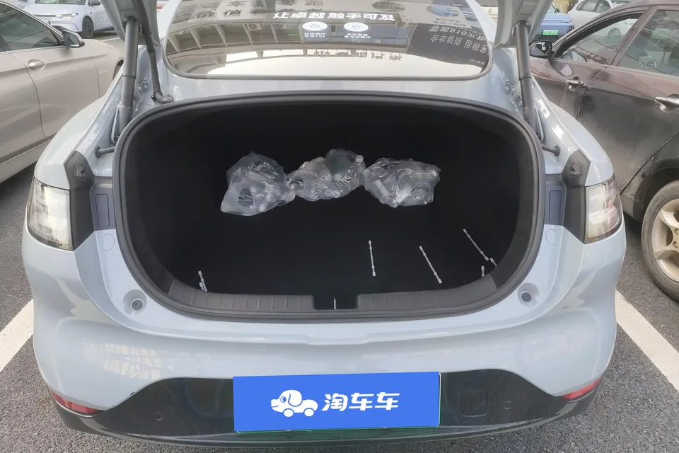 Leapmotor Zero running C01 Extended Range 316 Premium Edition 2024 — миниатюра 5