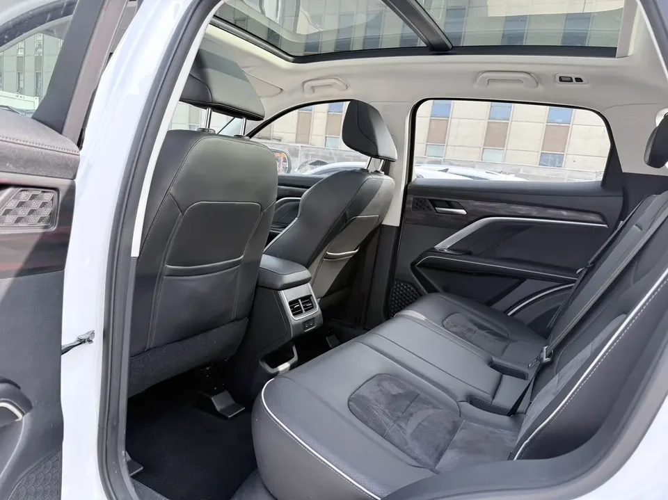 Haval H6 National Fashion Edition 1.5T Automatic Champion Edition 2023 — миниатюра 4