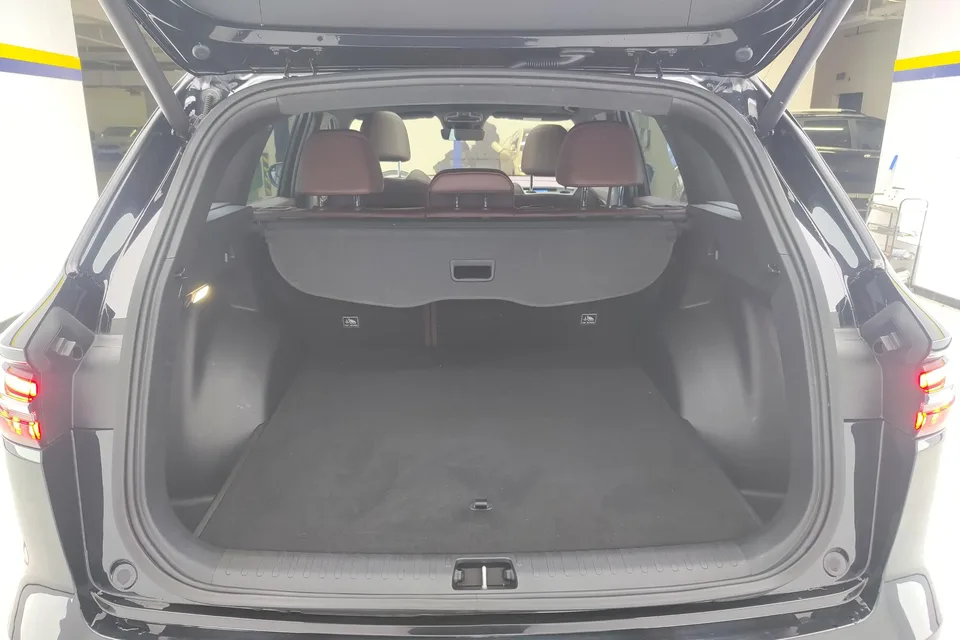 Geely Monjaro 2.0TD DCT EVO 2WD Premium Edition 2023 — миниатюра 5