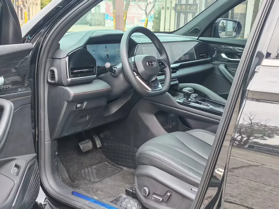 Geely Monjaro 2.0TD DCT EVO 2WD Changfeng Edition 2025 — миниатюра 5