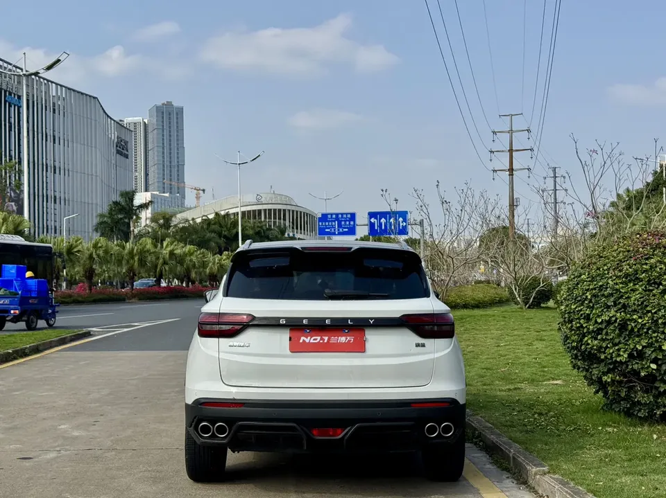 Geely Coolray SX11 240T DCT Platinum Edition 2022 — миниатюра 2