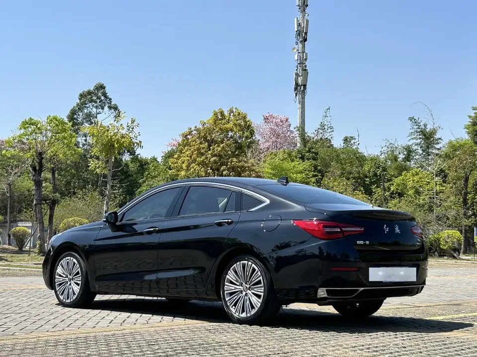 Hongqi H5 classic Hongqi H5 Classic 2022 1.5T DCT Flag Rhyme Edition 2022 — миниатюра 2