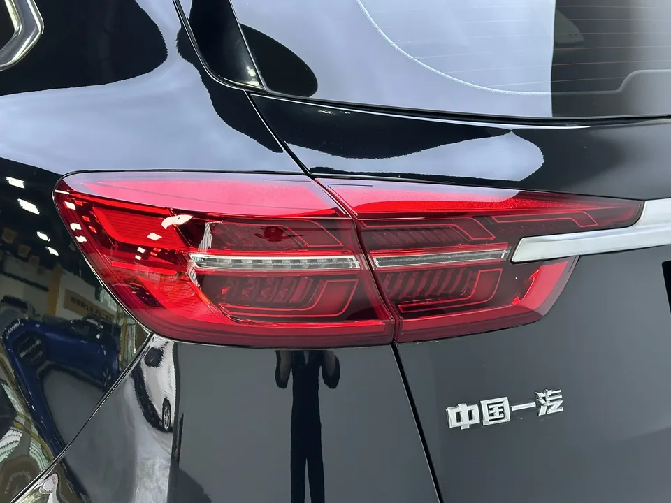 Hongqi HS5 Hongqi HS5 2022 facelift 2.0T Zhilian Qixiang Edition 2022 — миниатюра 4