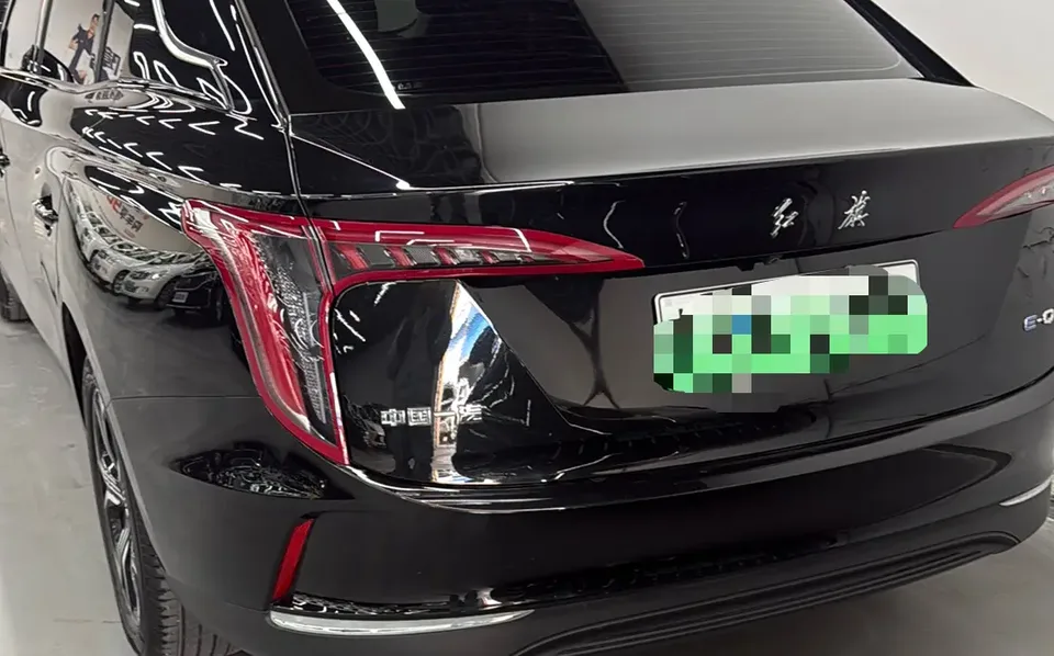Hongqi E-QM5 charging 431km enjoyment version 5 seats 2023 — миниатюра 2