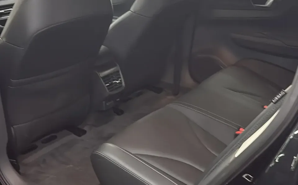 Hongqi E-QM5 charging 431km enjoyment version 5 seats 2023 — миниатюра 3
