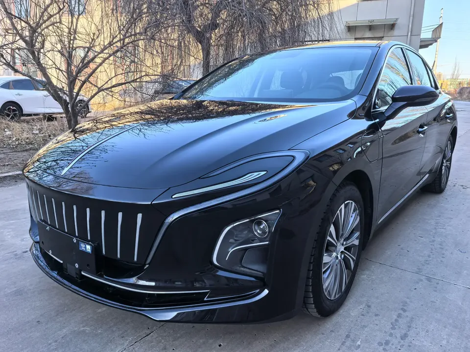 Hongqi E-QM5 2023