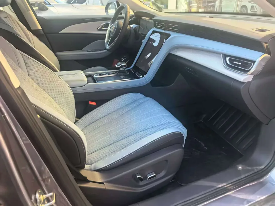 Hongqi H5 PHEV 170 Super Hybrid Edition 2025 — миниатюра 2