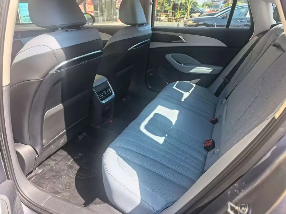 Hongqi H5 PHEV 170 Super Hybrid Edition 2025 — миниатюра 3