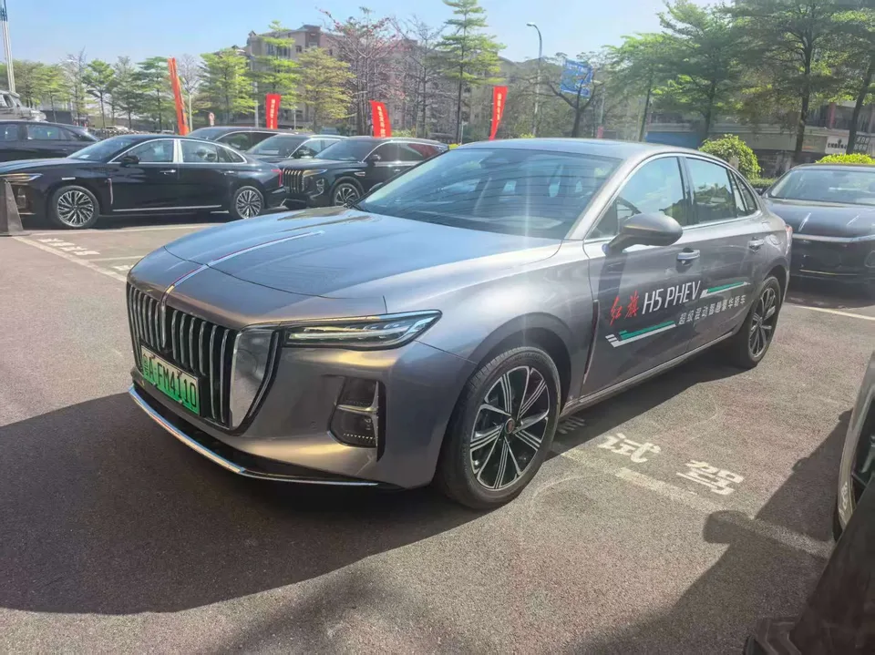 Hongqi H5 PHEV 2025