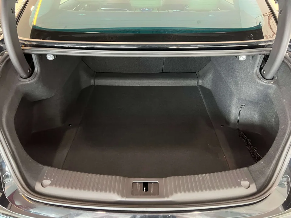 Hongqi H5 Hongqi H5 2023 2.0T Automatic Intelligent Connected Flag Edition 2022 — миниатюра 4