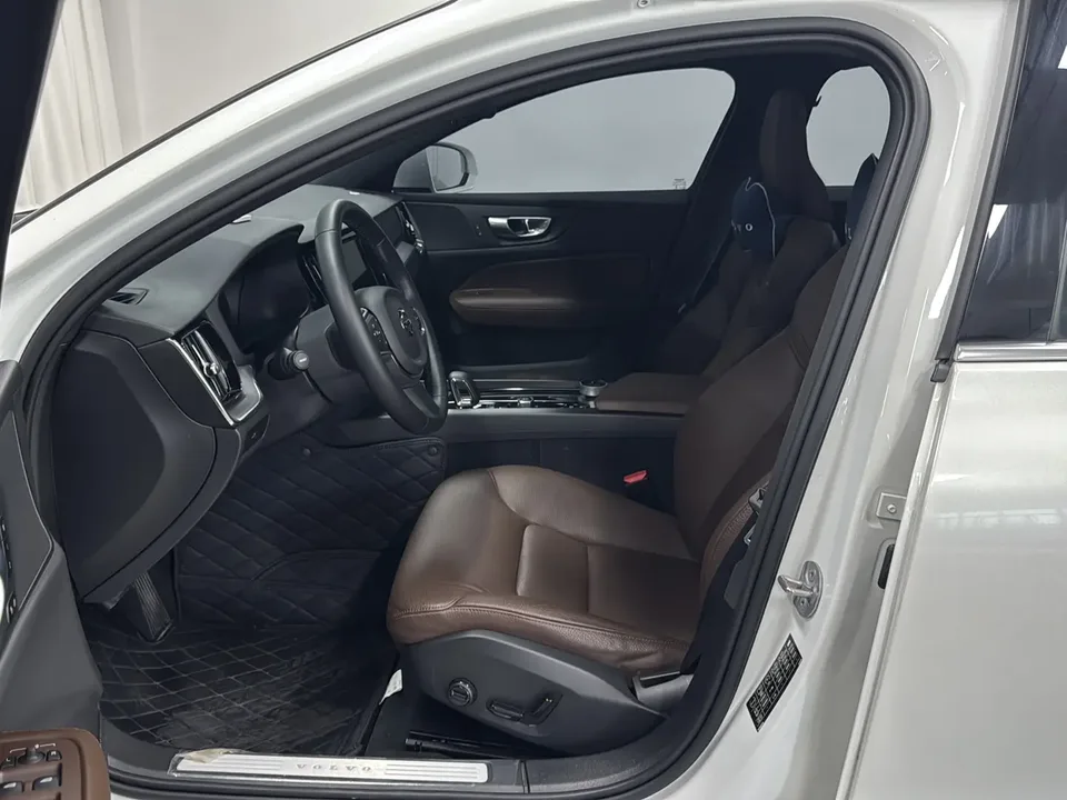 Volvo S60 Volvo S60 2024 B4 Luxury Edition 2024 — миниатюра 5